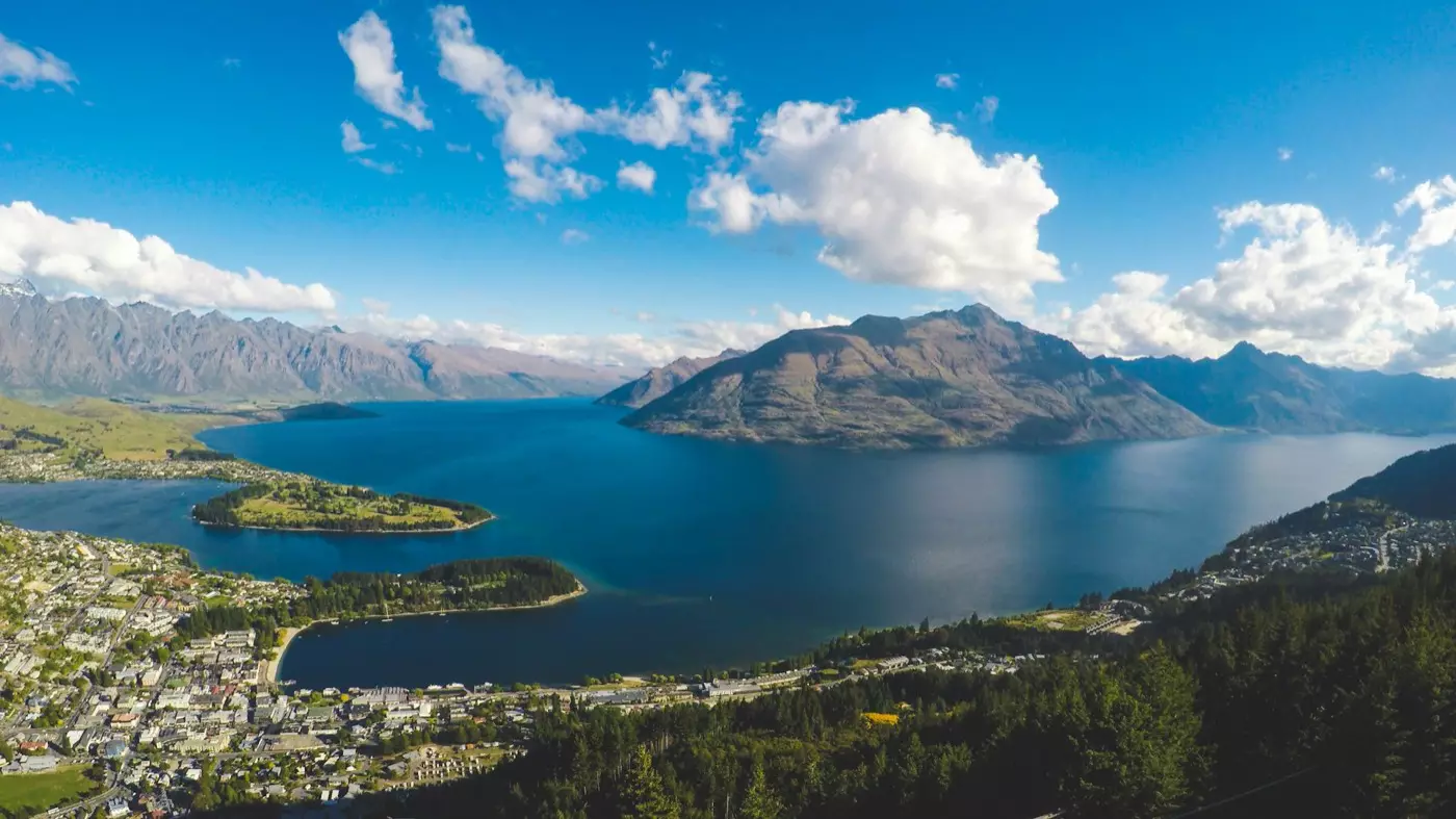 Queenstown and Lake Wakatipu surrounded by mountains
